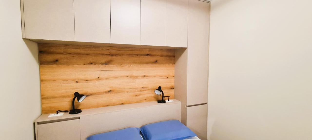 2V1 - Center Apartment 1 Tirana Bagian luar foto